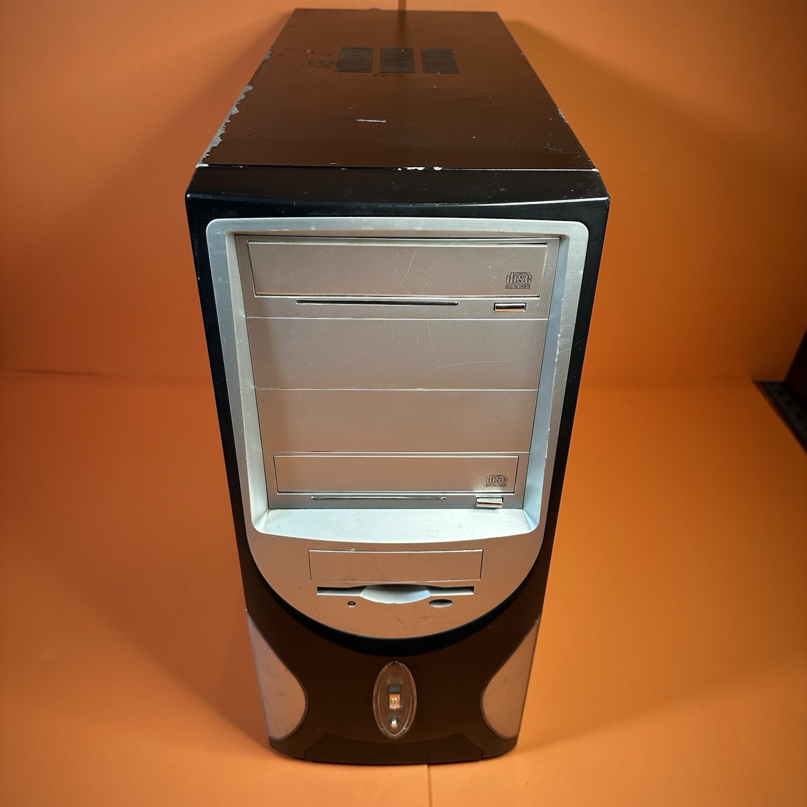 Vintage Silver ATX Tower Case Pentium 3/4 Era With  3.5” Floppy & CDROM Drive