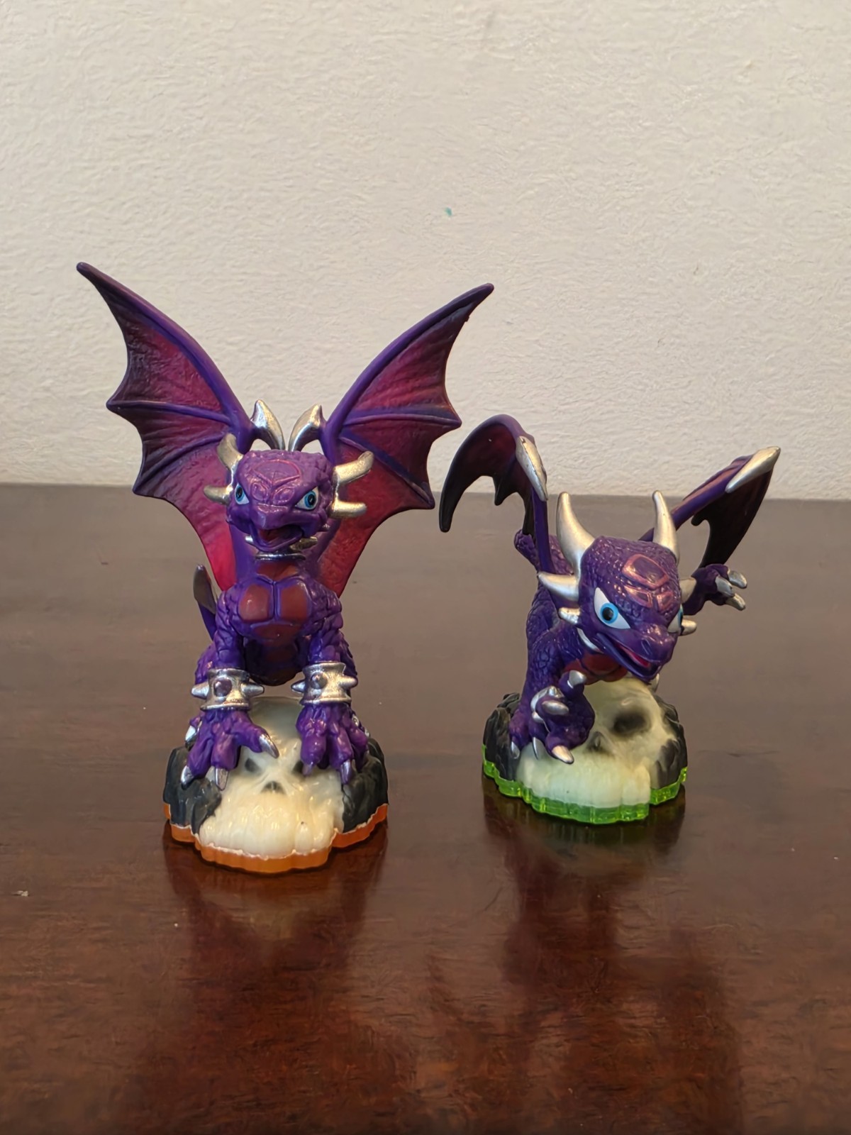 Cynder Series 2 Skylanders Spyro's Adventure Character Figure Set Of 2