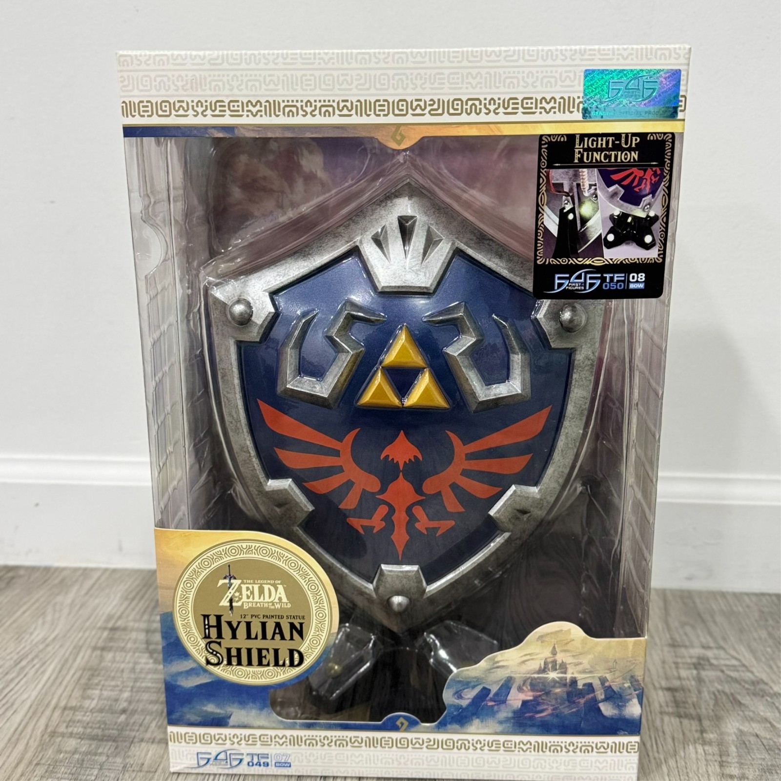 Legend of Zelda BOTW Hylian Shield Collector's Edition PVC Statue w/ LED NE