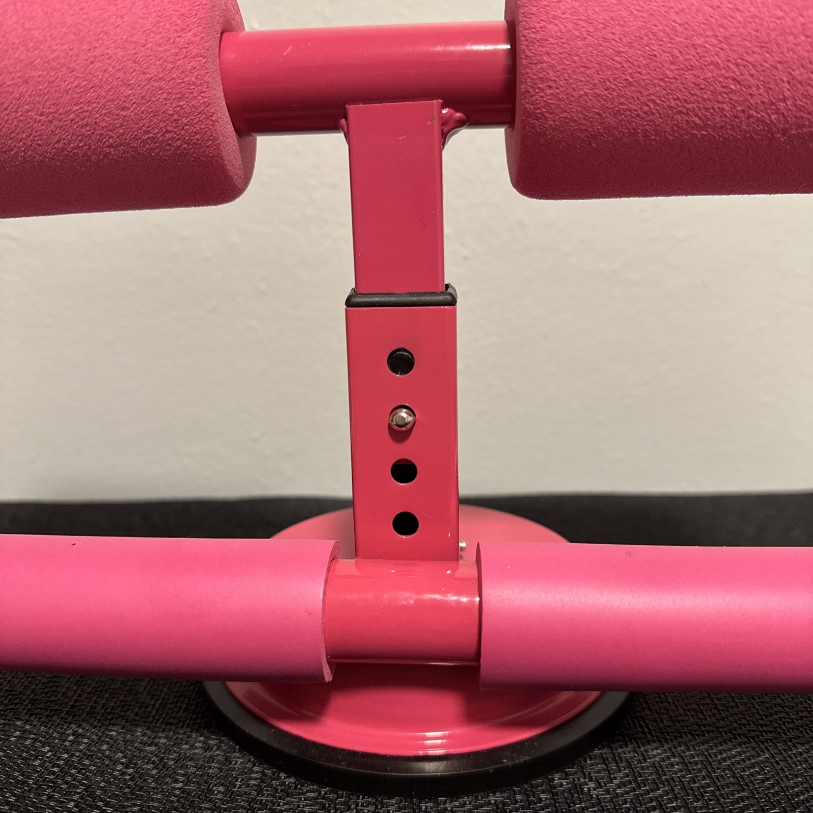 Floor-Mounted Sit-Up Assistant — Strong Suction Cup, Adjustable Footrest (Pink)