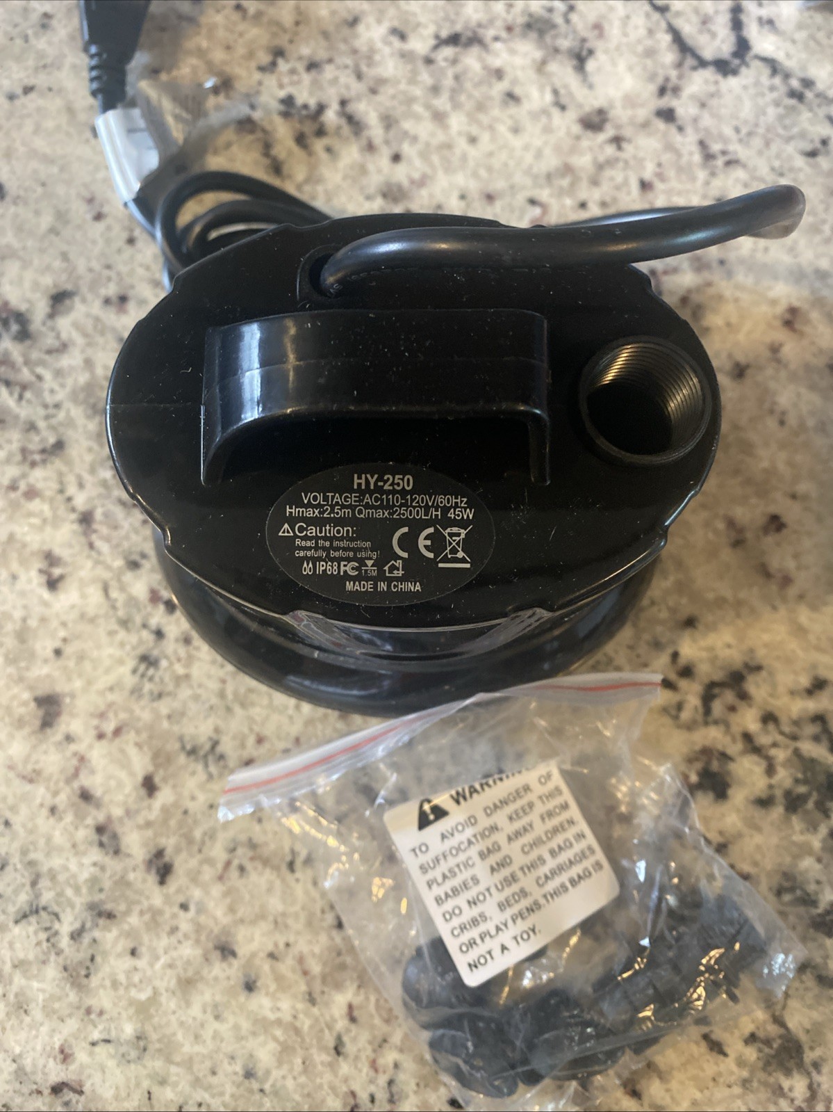 Simple Deluxe Bottom Suction Submersible Water Pump with High Lift 3 Nozzles
