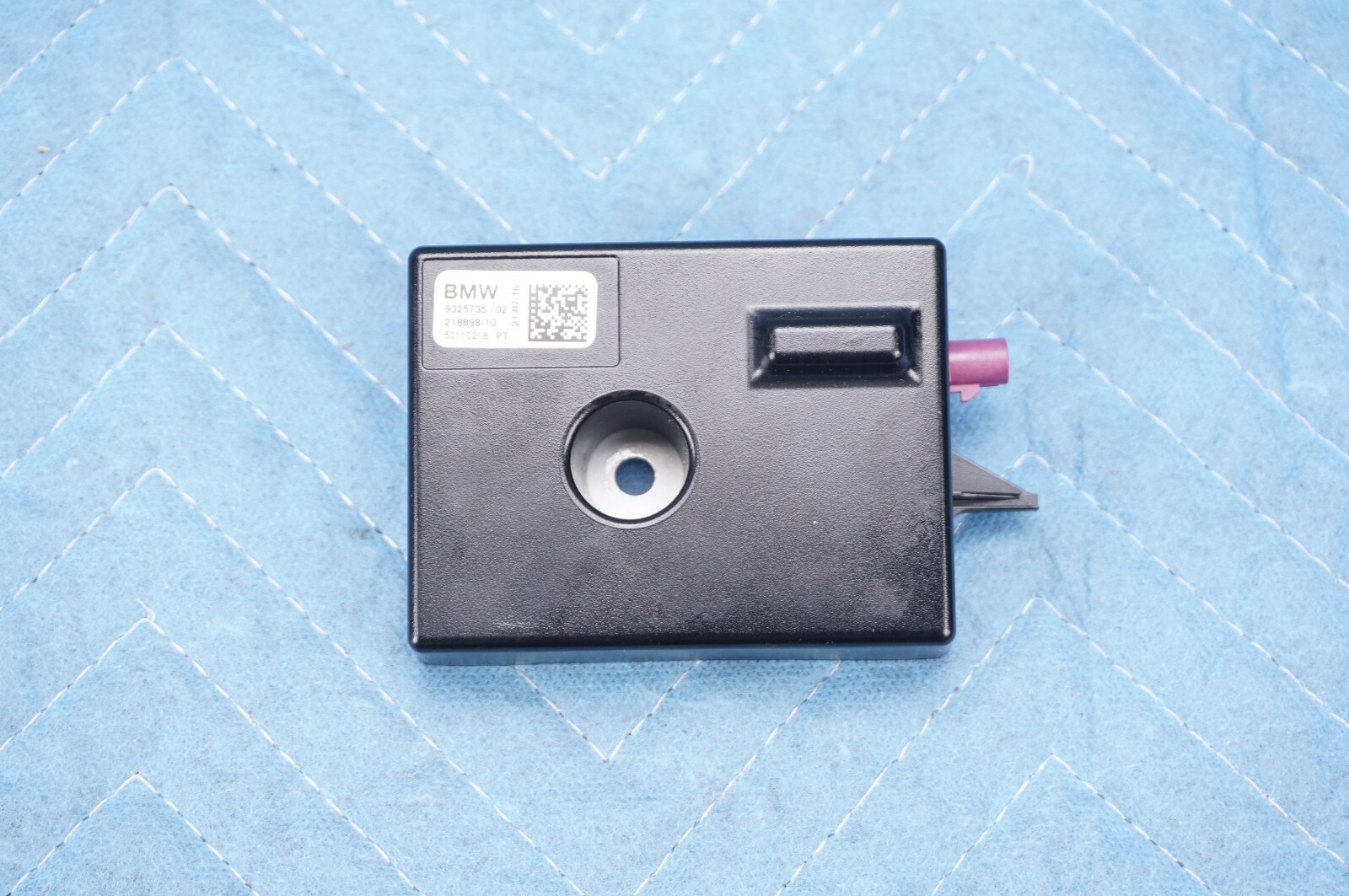 Genuine BMW Back Up Antenna Amplifier 65209325735 OEM