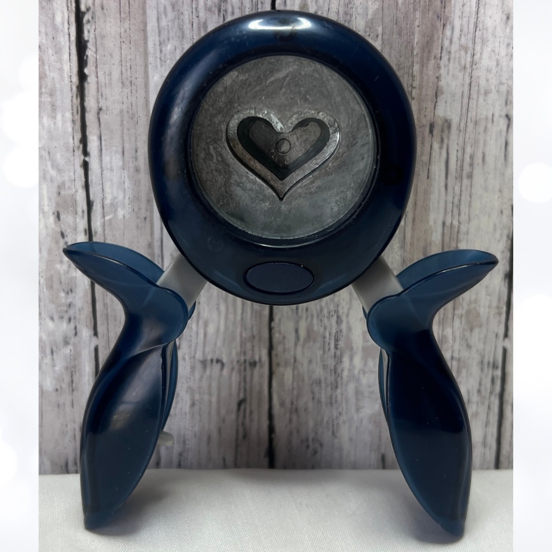 Fiskars HEART Valentines Day Love Handheld Squeeze Punches Paper Punch 7/8th