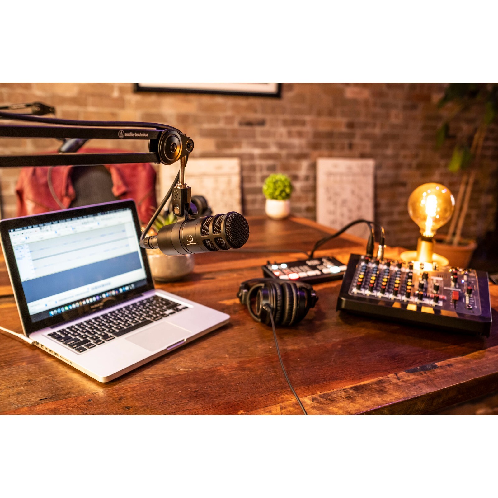 Audio-Technica AT2040 Hypercardioid Dynamic Broadcast Podcast Microphone