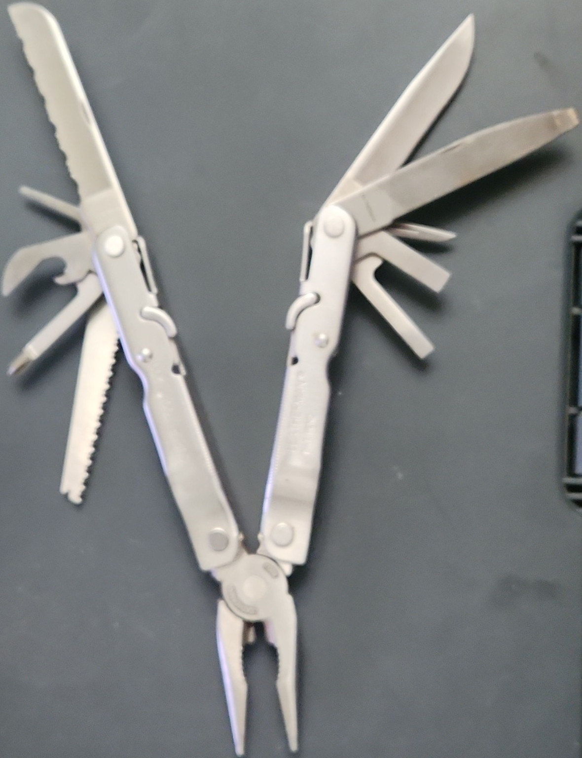 Leatherman Super Tool 200 Metal Multi-Tool, 4.5 in Length, Rare Locking Pat Pend