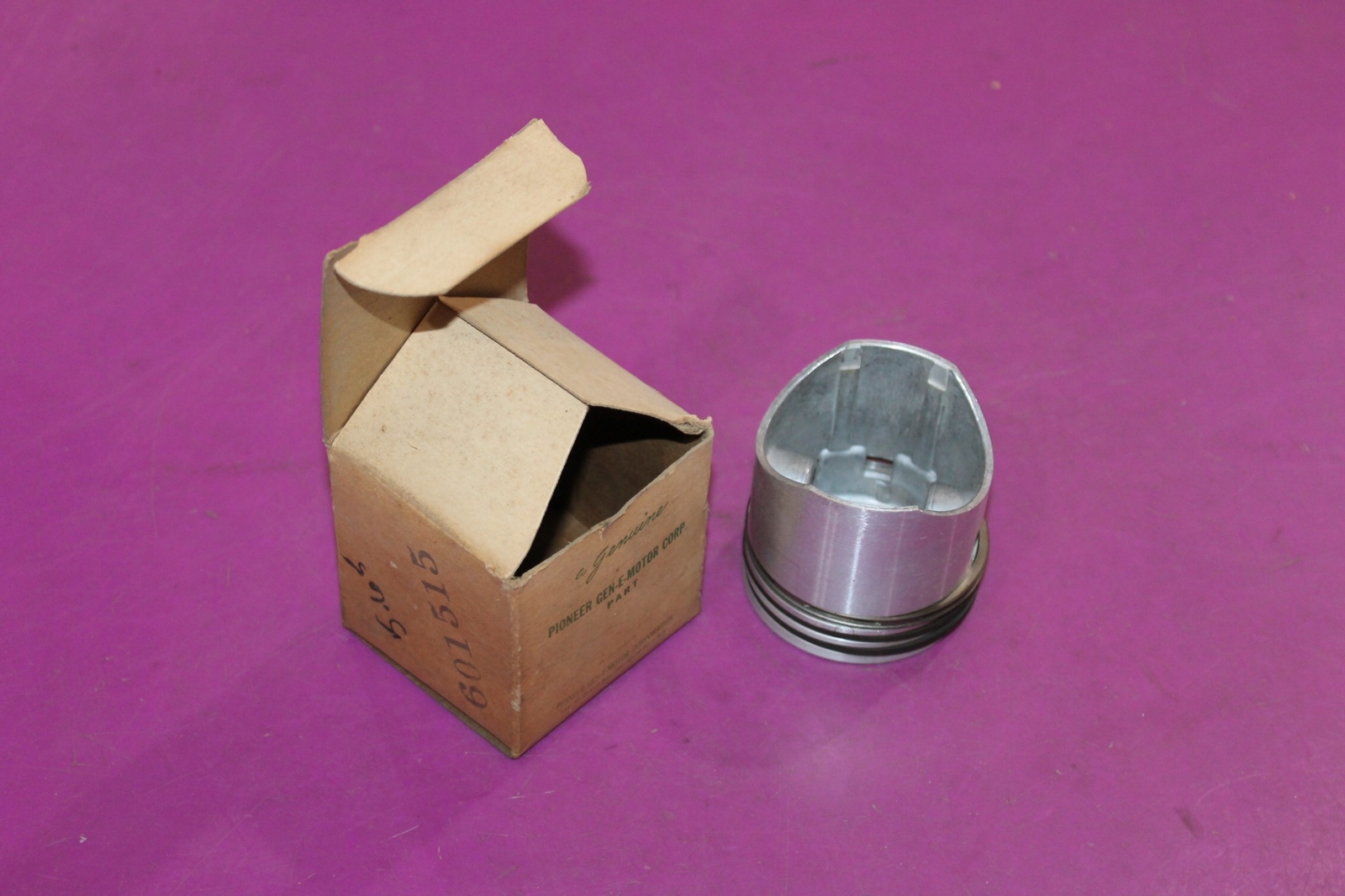NOS Pioneer Gen-E-Motor Piston. Part 601515. See pic.