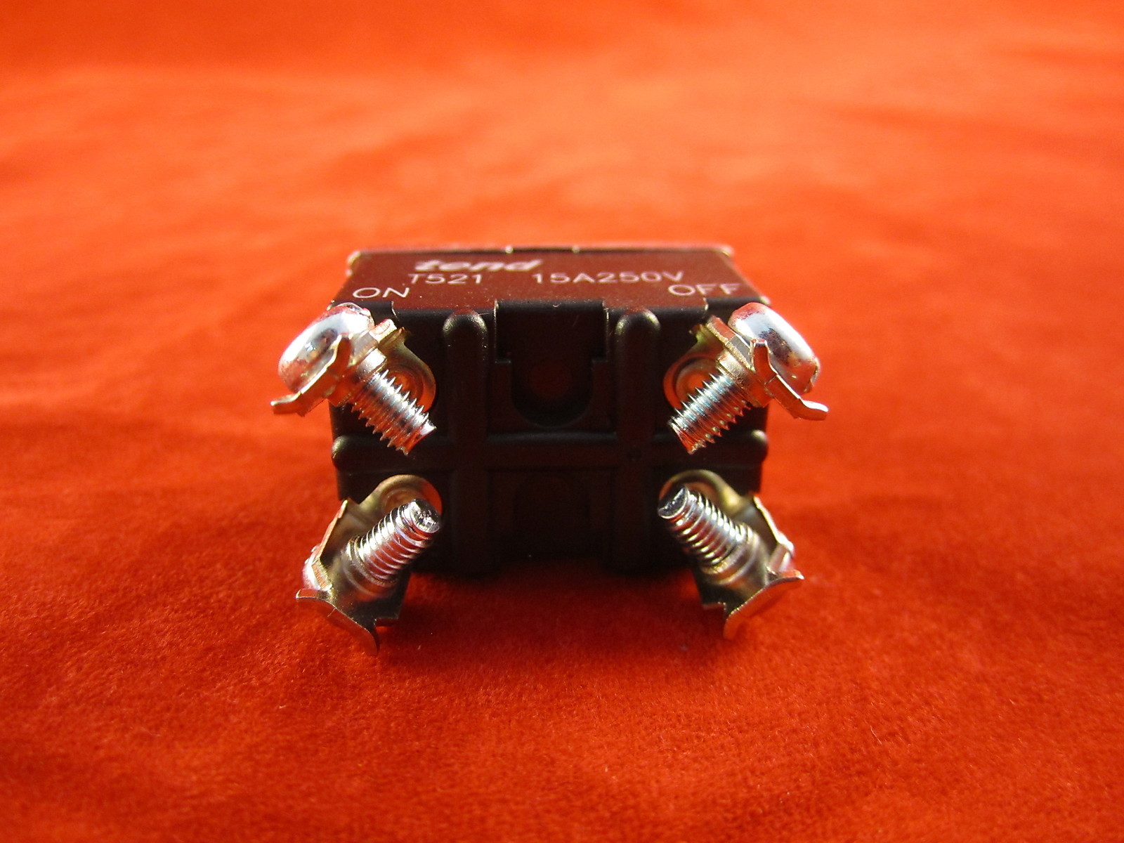 T5-21B TOGGLE SWITCH ON-OFF 15A 250VAC (SCREW TERMINAL)