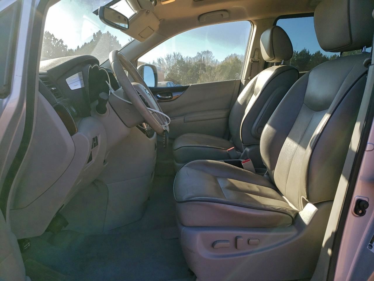 QUEST 2013 Glove Box 4966632
