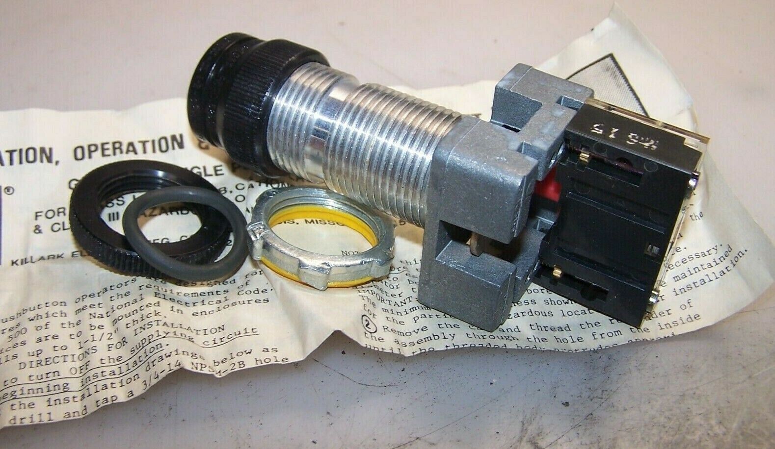 NEW KILLARK SPH-13818 RED MOMENTARY HAZARDOUS LOCATION PUSH BUTTON SWITCH