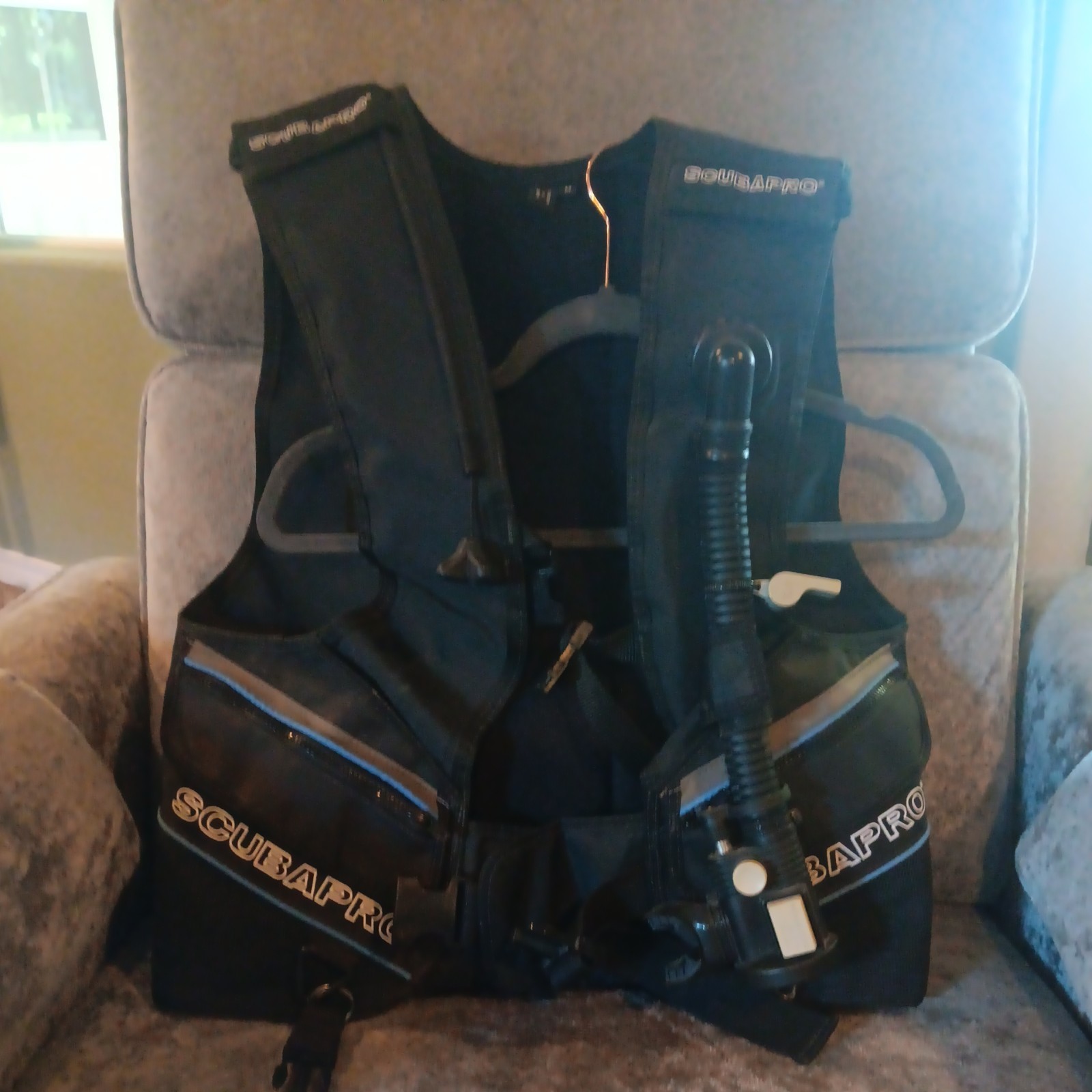 Scubapro Vest Regulator Weight Pockets Black Size medium Scuba Gear