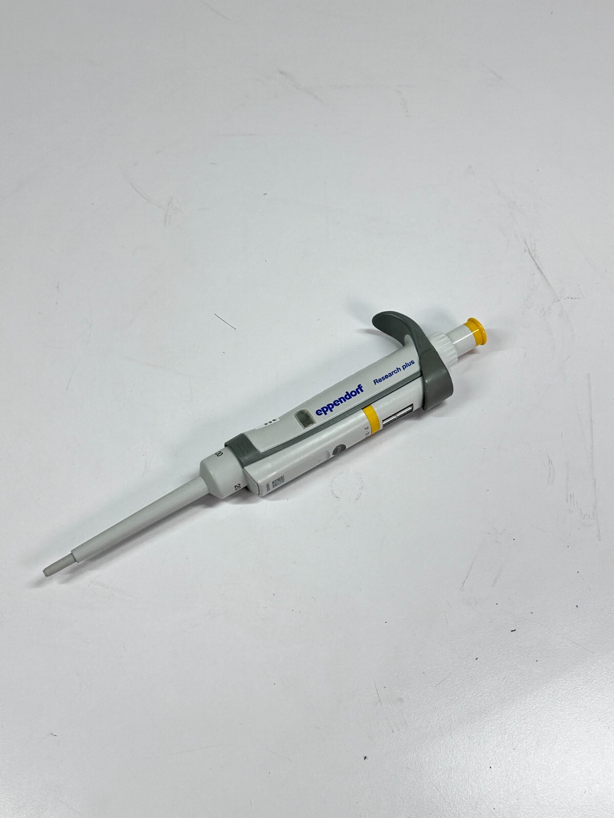 Eppendorf Research Plus Adjustable Volume, Single Channel Pipette 200 uL
