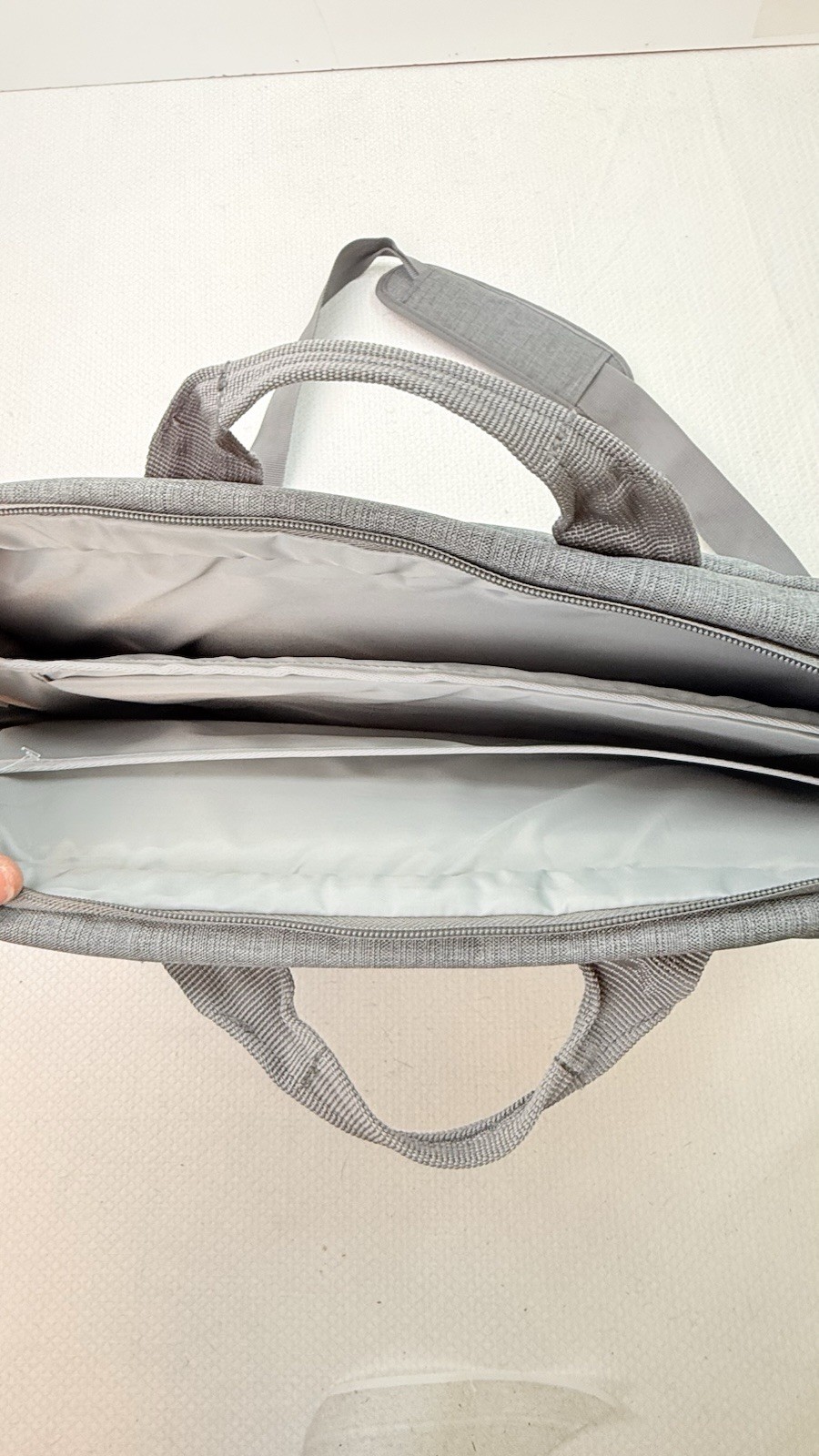 Case Logic Laptop Bag Gray Shoulder Strap Multiple Compartments and Zippers EUC