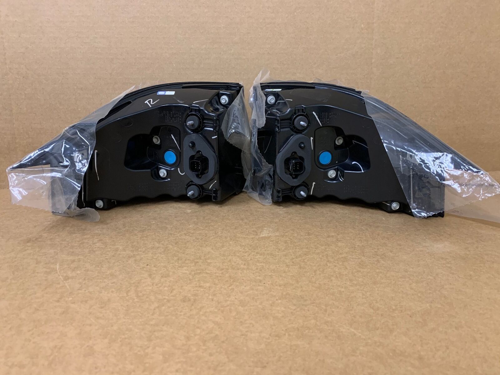 17-22 Tesla Model X RH + LH OEM Rear Outer Tail Light Lamp Set Right Left OEM