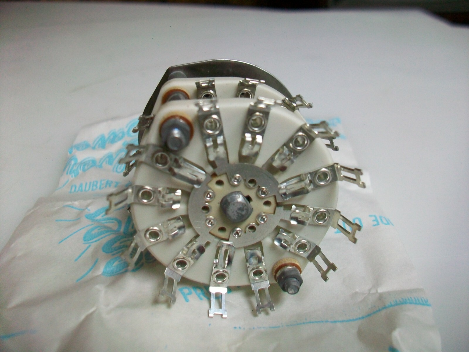 CENTRALAB CRL 2517 3 POSITION 6 POLE CERAMIC ROTARY SWITCH  5930-00-243-1129