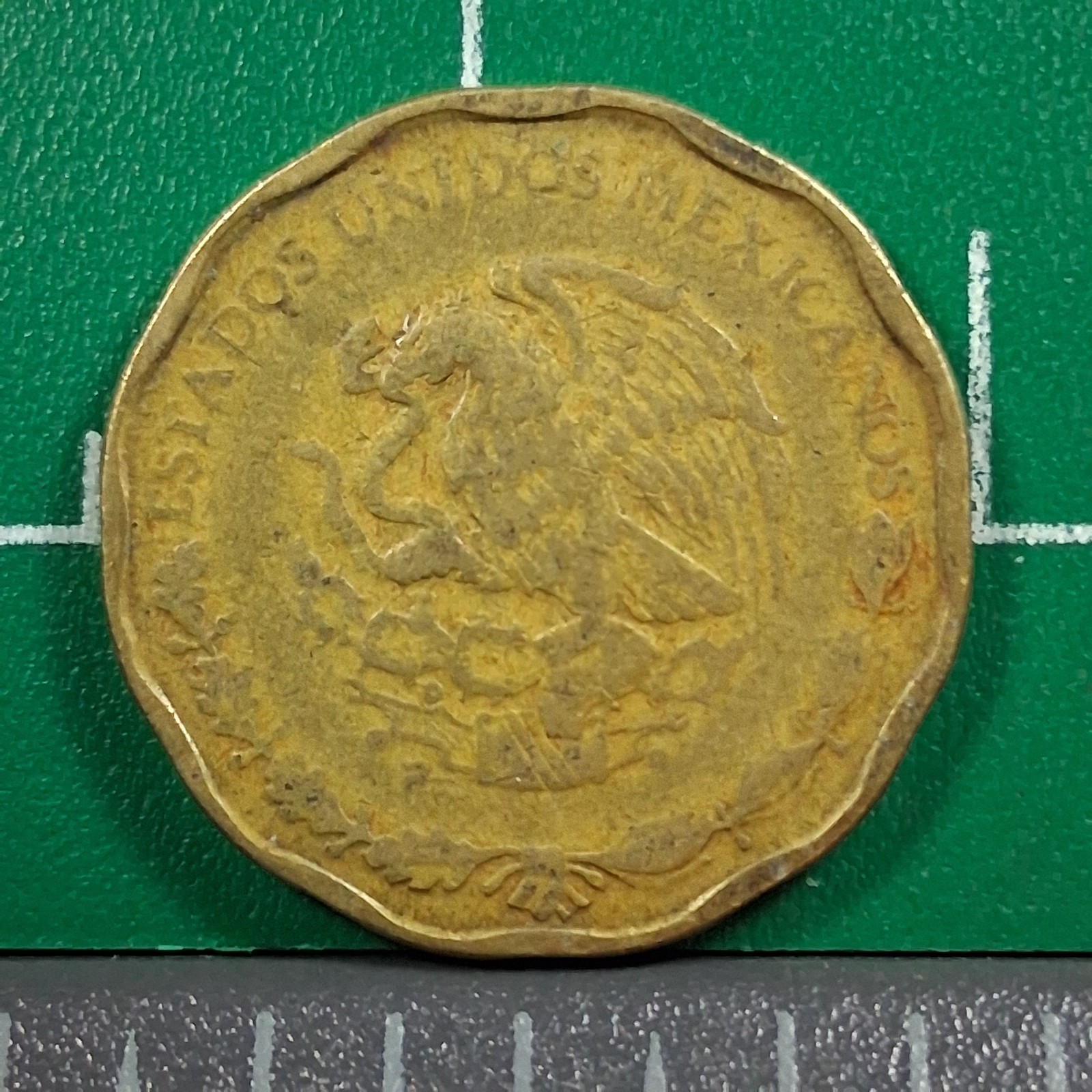 1993-M Mexico 50 Centavos Coat of Arms / Aztec Sun Stone Aluminum-Bronze Coin