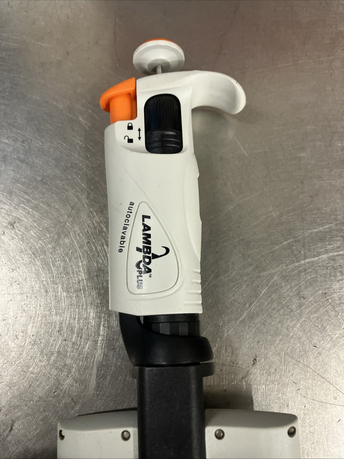 CORNING Lambda Plus 20-200uL 8-Channel Pipettor Autoclavable