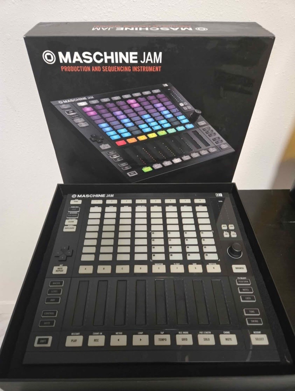 Native Instruments MASCHINE JAM Production and Sequencing Instrument