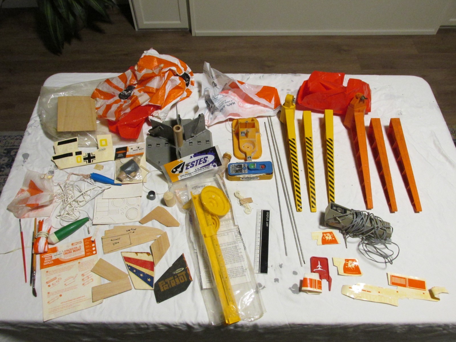 Vintage Estes | Porta-Pad Tripod Rocket Launcher Fin alignment guide parts lot