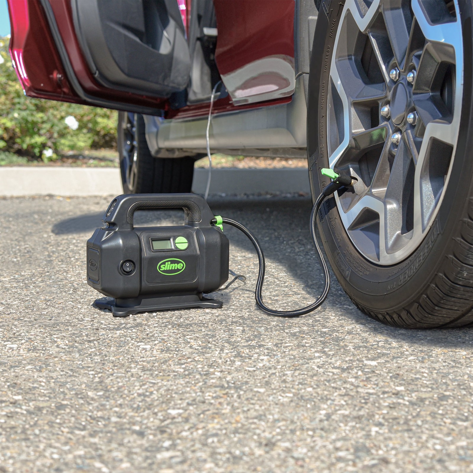 Slime Deluxe Digital Tire Inflator Air Pump 12 Volt - 40077