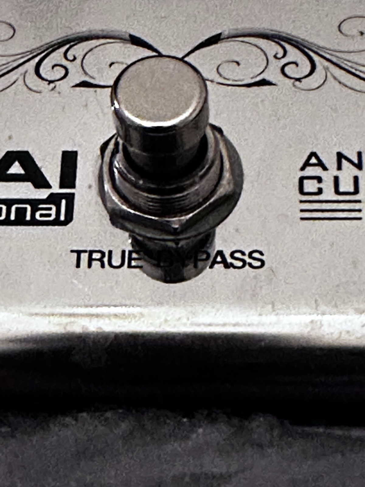 Akai “Professional” Compressor: Electric Guitar Pedal