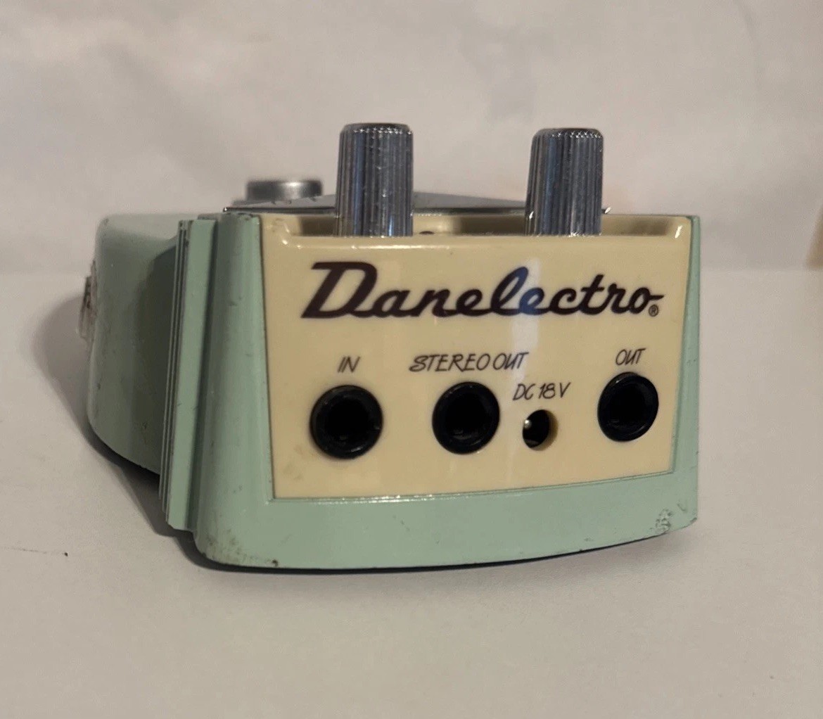 Danelectro Cool Cat Chorus Guitar Effects Pedal Turquoise Untested/no Power Cord