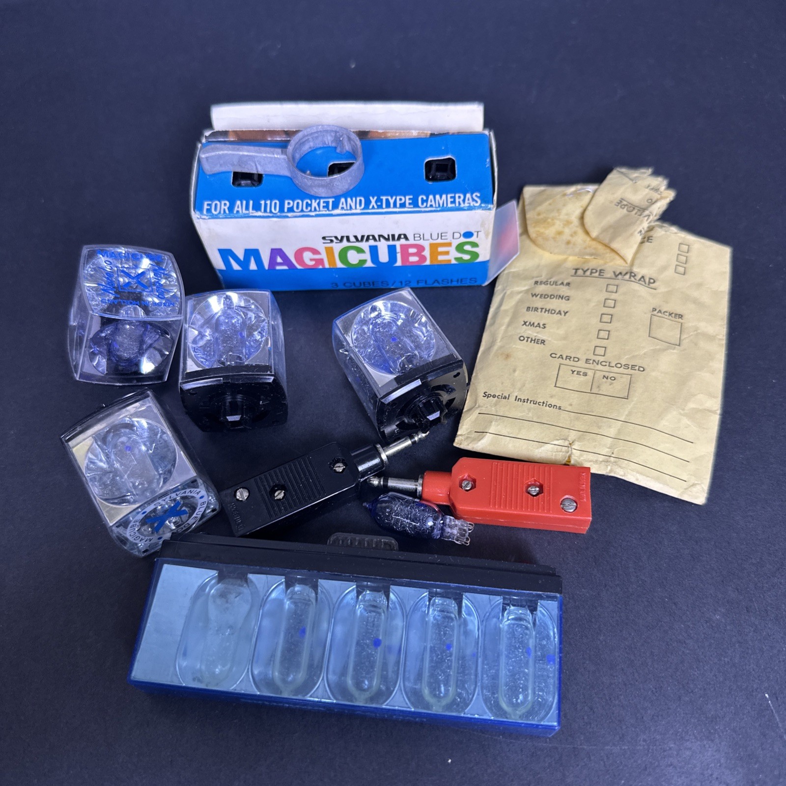 VINTAGE Sylvania Flash Cubes & Accessories