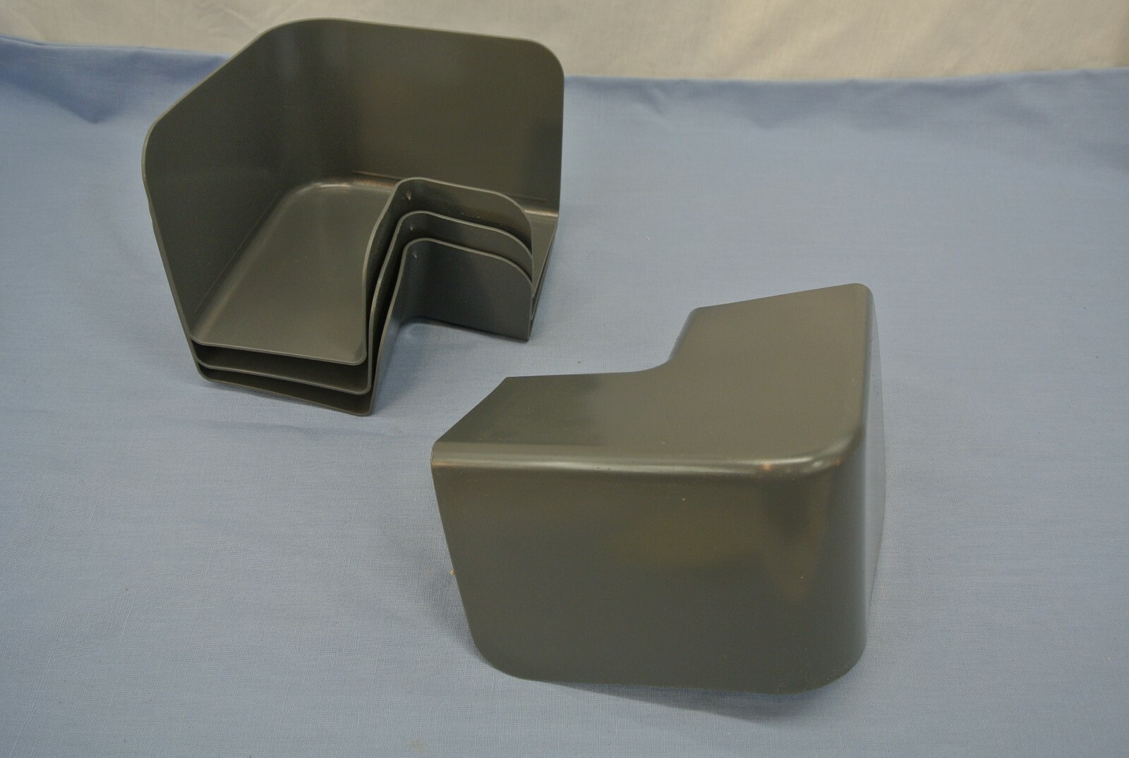 SET OF 4 SELECT COMFORT CORNER LOCK SYSTEM PLASTIC GRAY