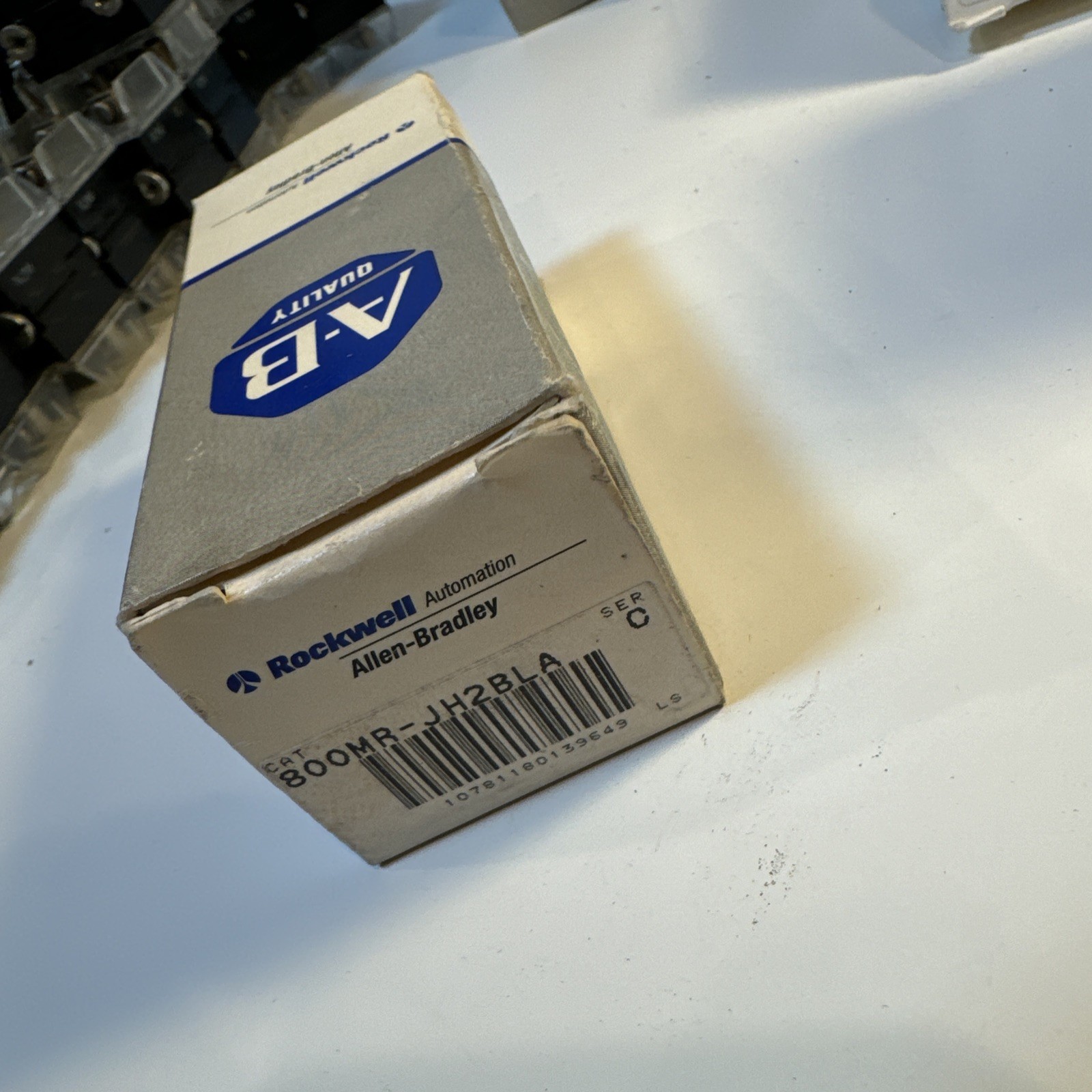 Allen-Bradley 800MR 3-Position Selector Switch Black Knob