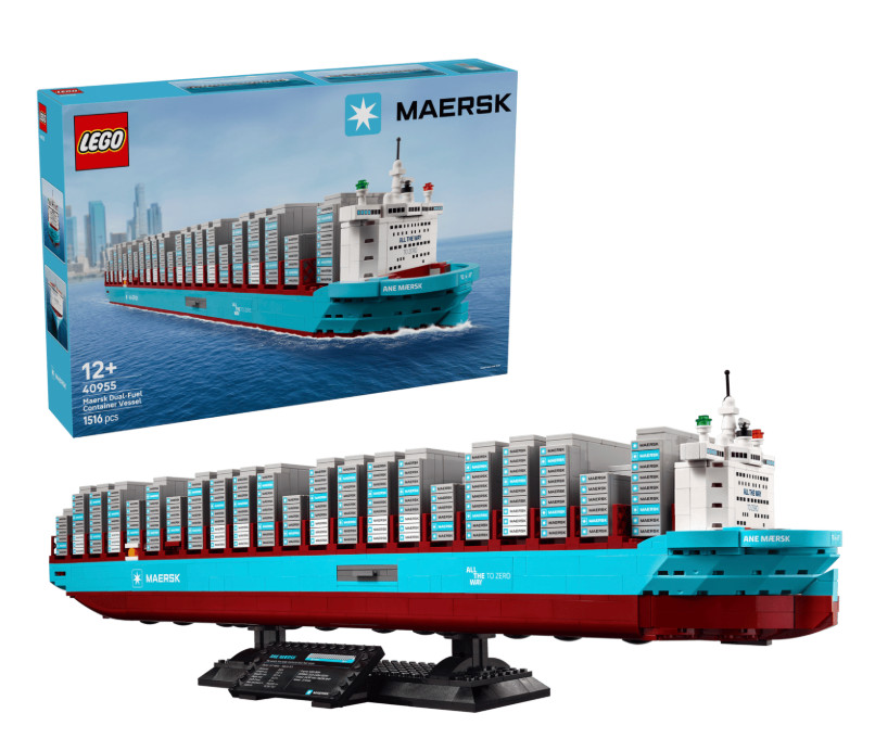 LEGO #40955: Maersk Dual-Fuel Container Vessel: IT'S A SHIP!