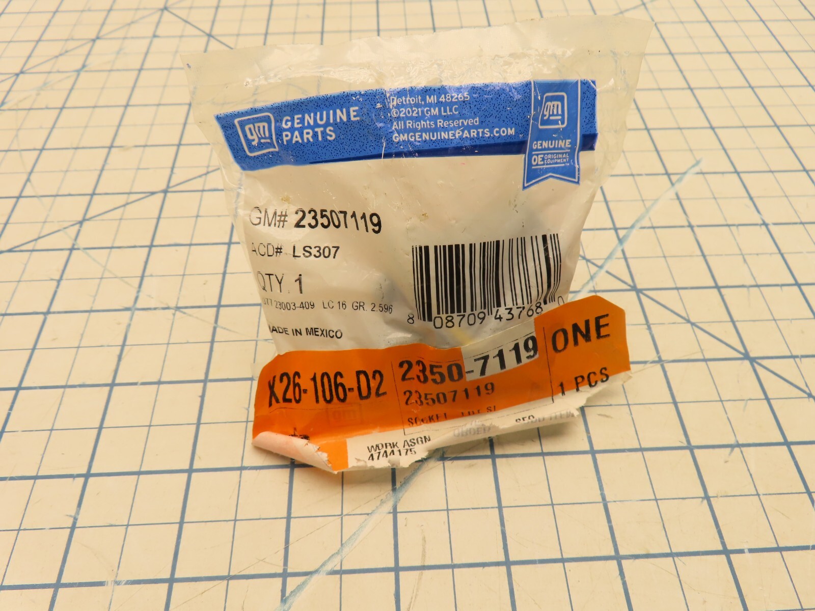 GM 23507119 Front Signal Bulb Socket LS307 Factory Sealed