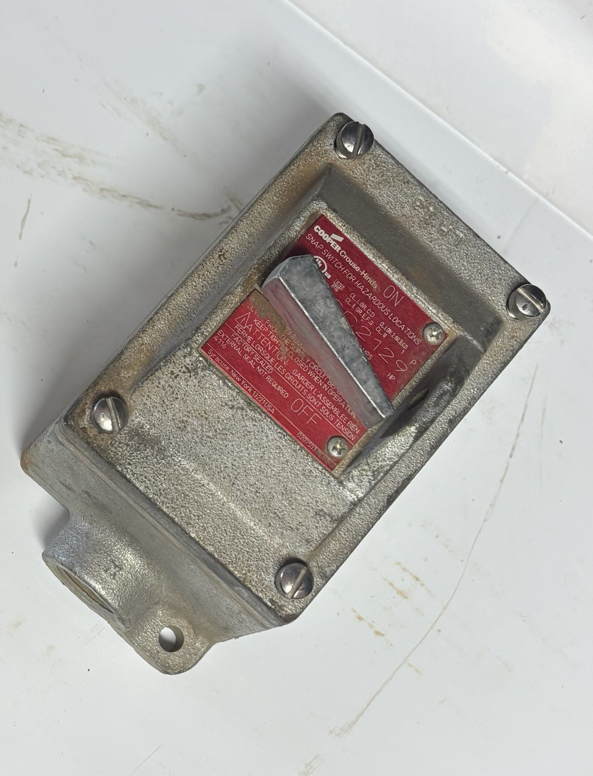 Crouse-Hinds EDSC2129 Snap Switch Control Station 3/4” Hubs