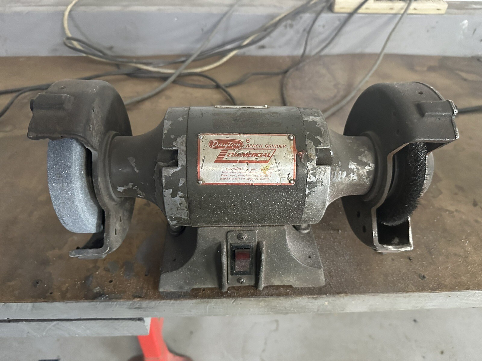 Work Bench with 4 Grinders and Vise