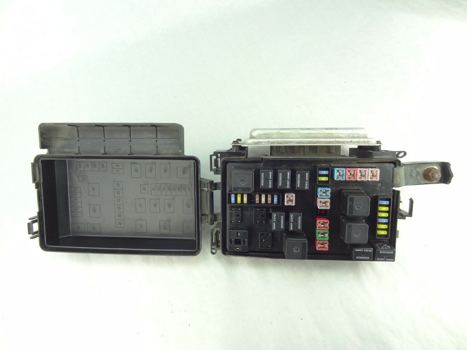 300 Charger Magnum Engine Fuse Box
