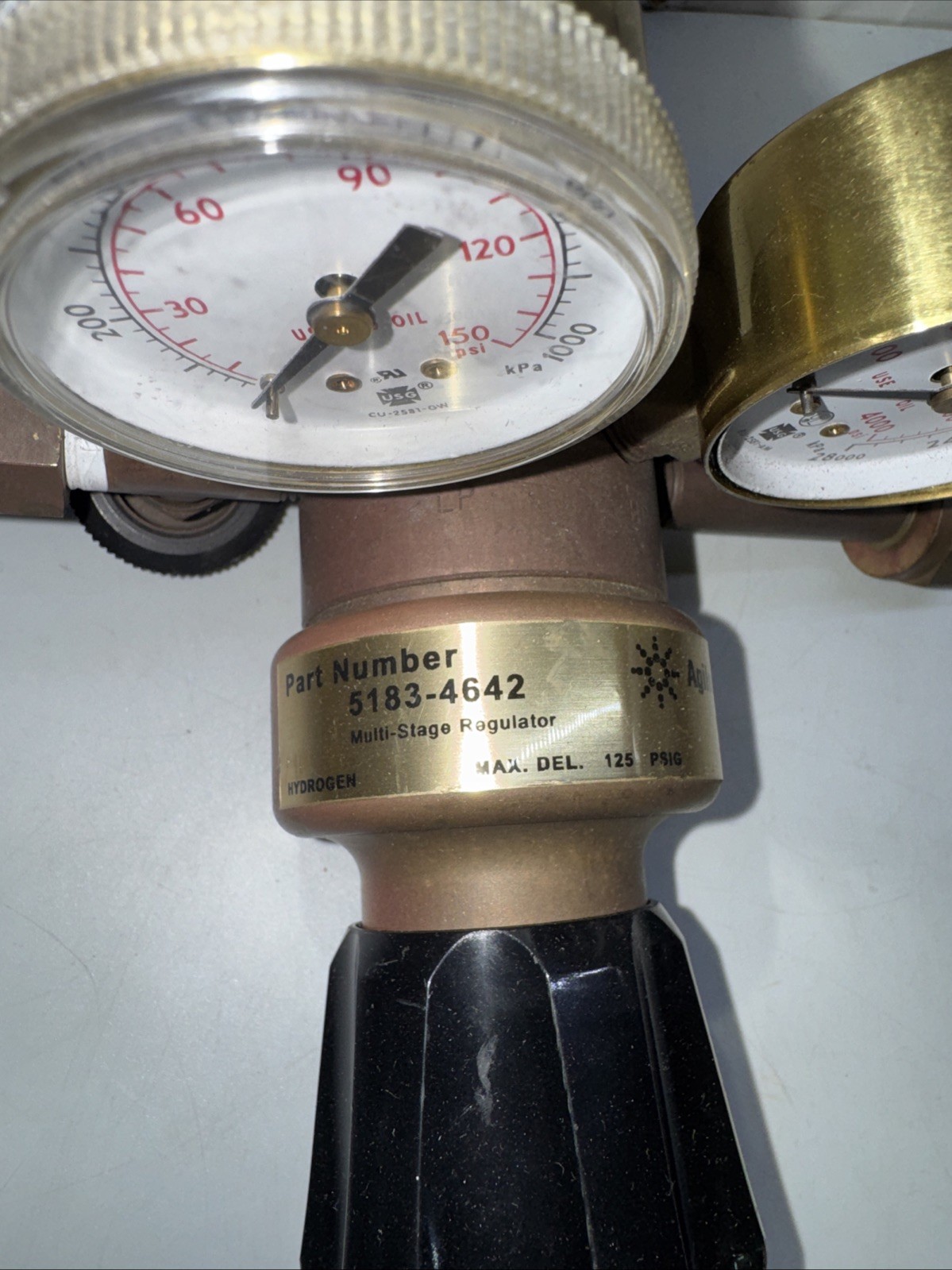 AGILENT 5183-4642 MULTI-STAGE REGULATOR. Placarded "Hydrogen”