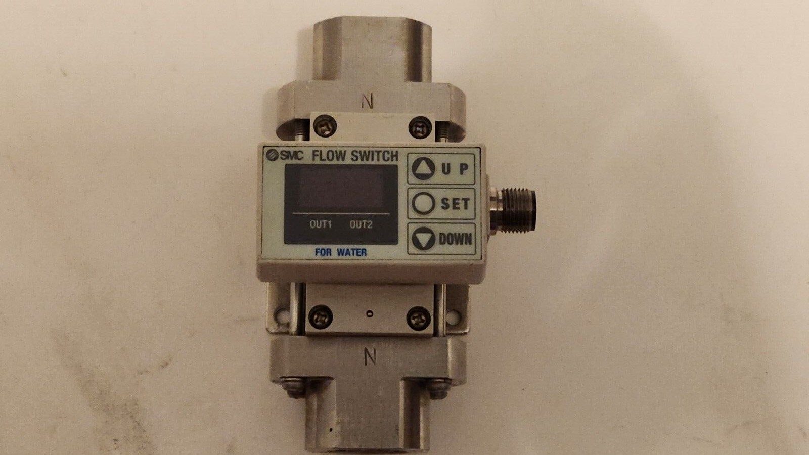 SMC water flow sensor switch PF2W740-N04-67. 1/2 NPT