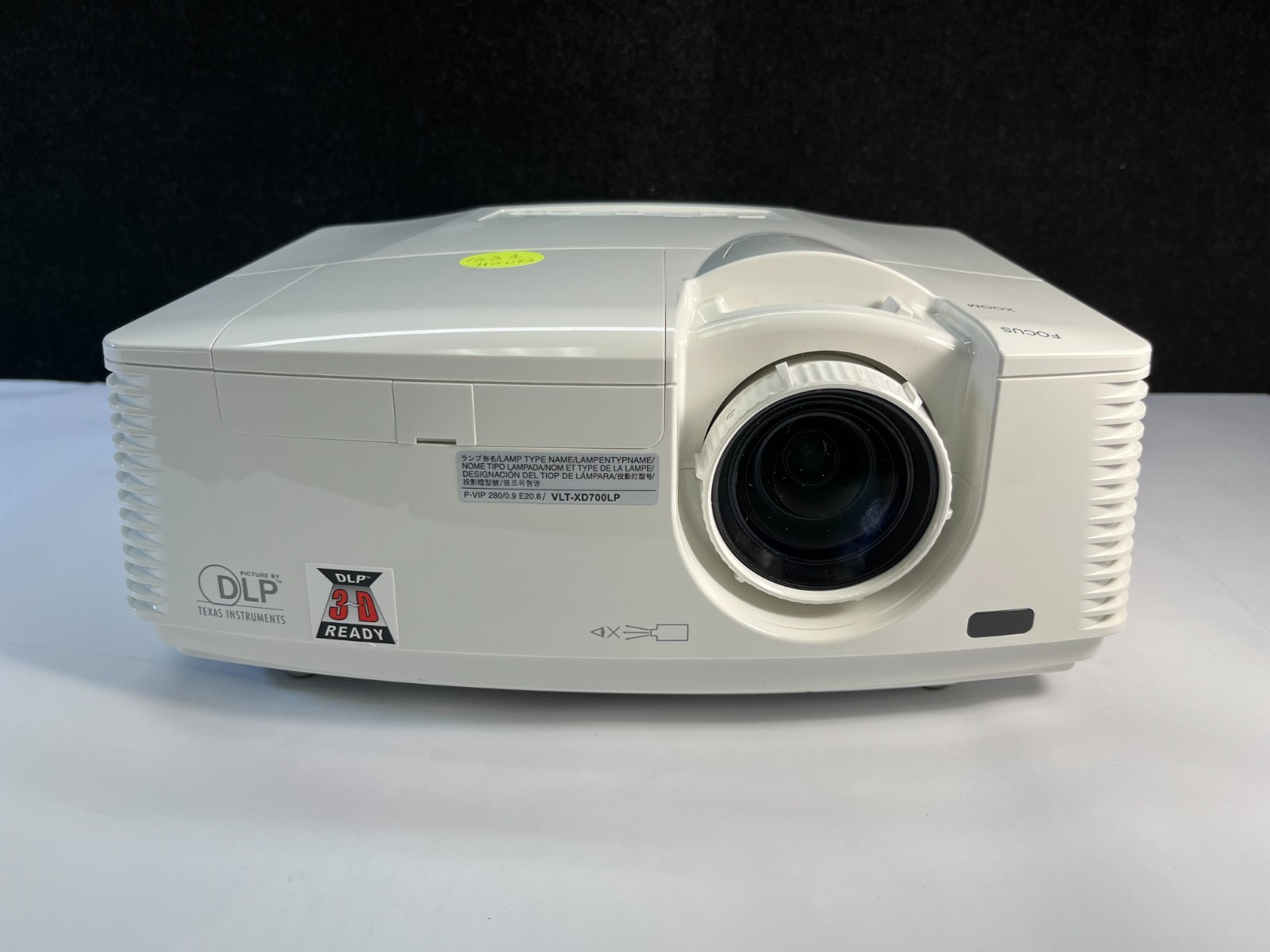 Mitsubishi UD740U WUXGA 4100 LUMENS 1920X1200 RESOLUTION PROJECTOR 1431 HOURS