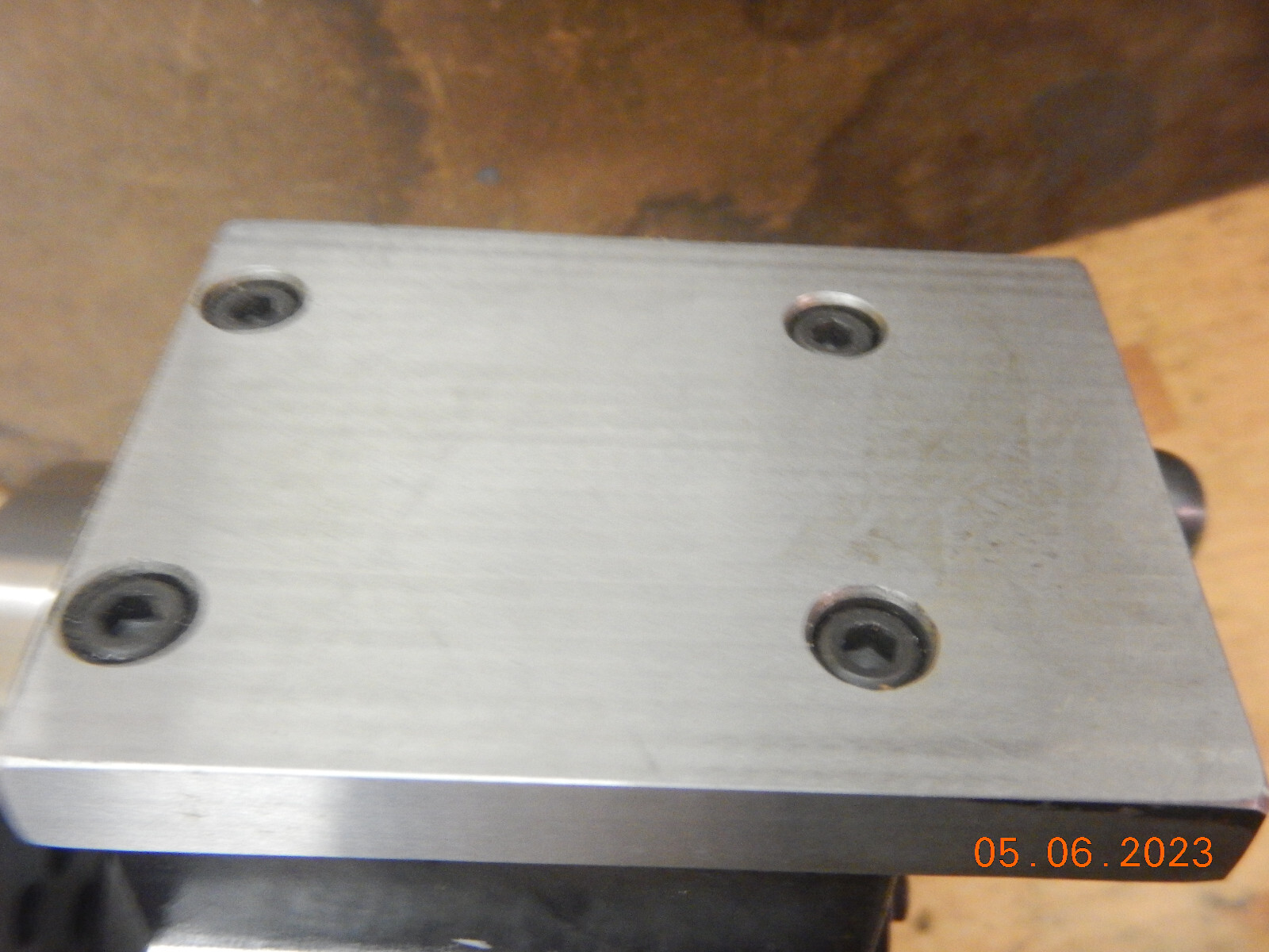 SMALL GRINDER GRINDING PUNCH FORMER SPIN FIXTURE WITH V BLOCK