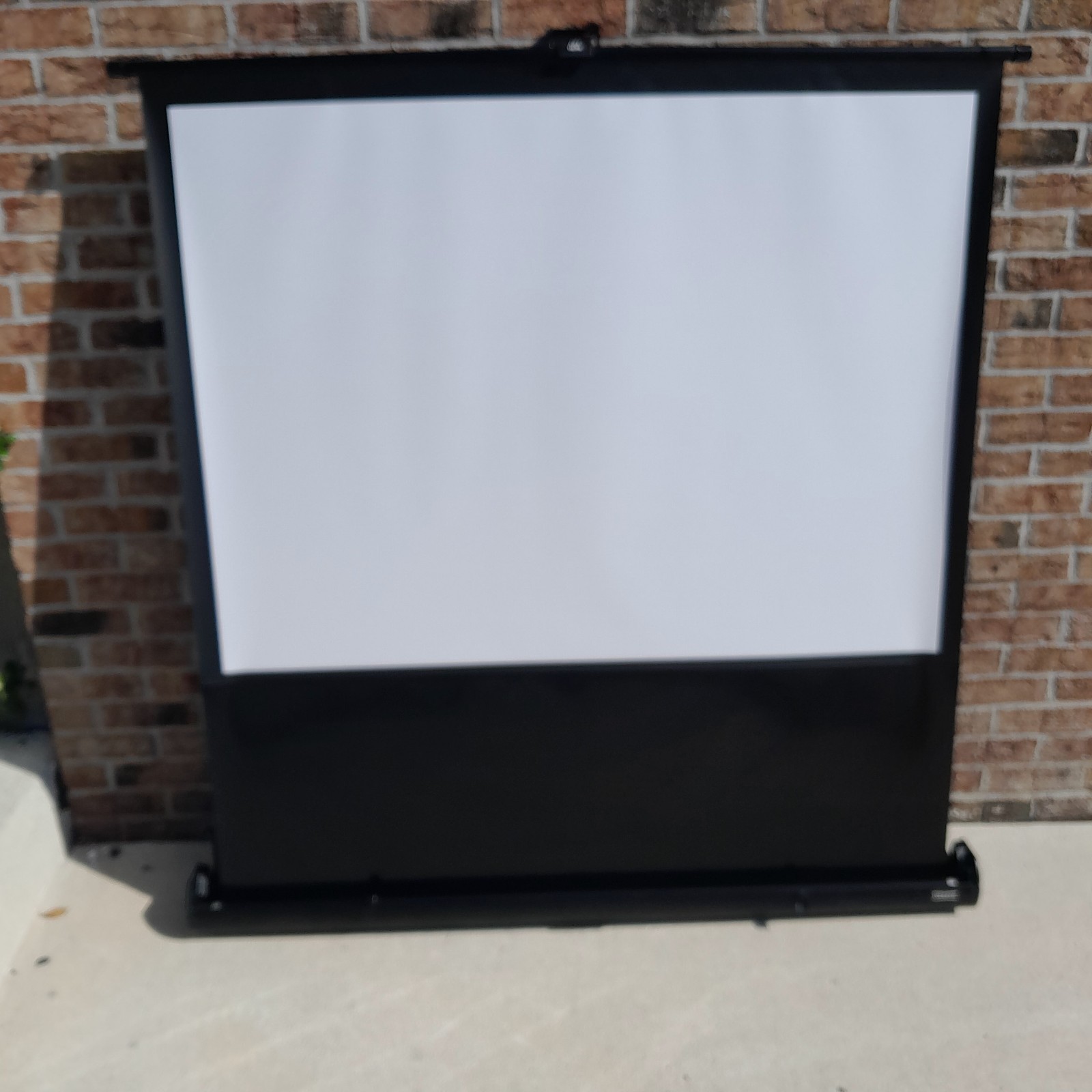 Da-lite 60''dia. 48x36 Pop up Deluxe Insta-Theater Portable Projection Screen