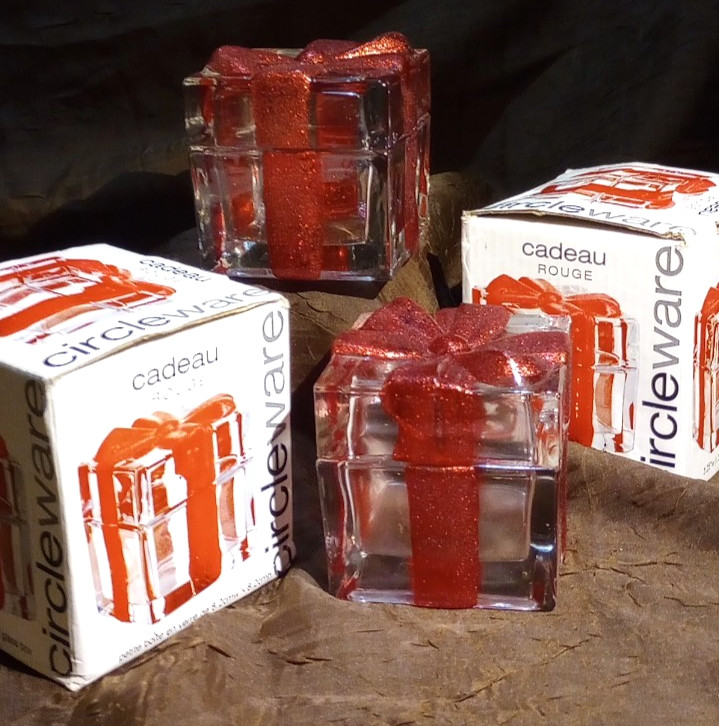 2 Cadeau Rouge Circleware Glass Gift Box Presents Red w/ Orginal Box