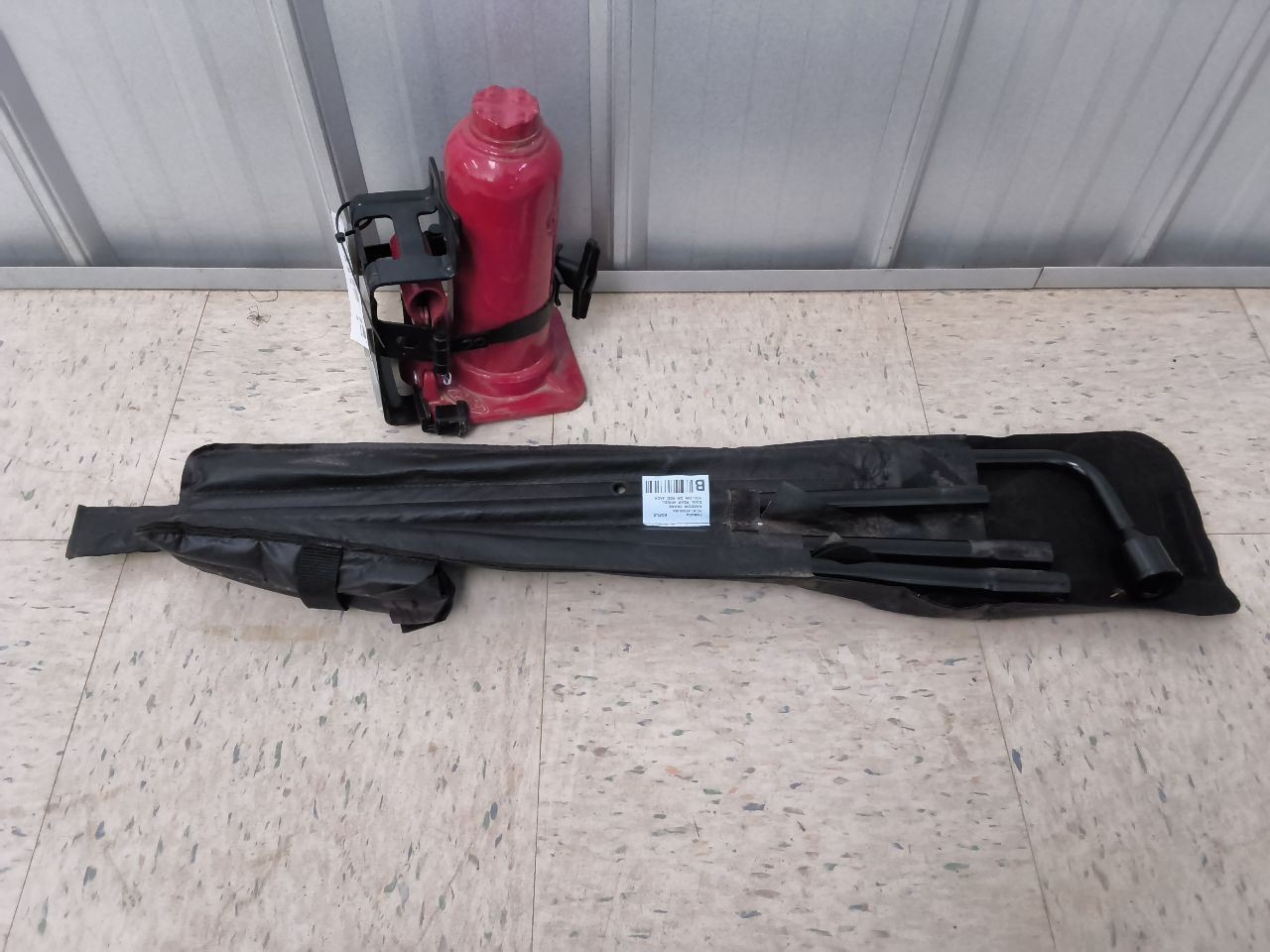 2017-2026 F350 F450 F550 SPARE JACK AND TIRE TOOL KIT DUALLY CAB CHASSIS 18 19