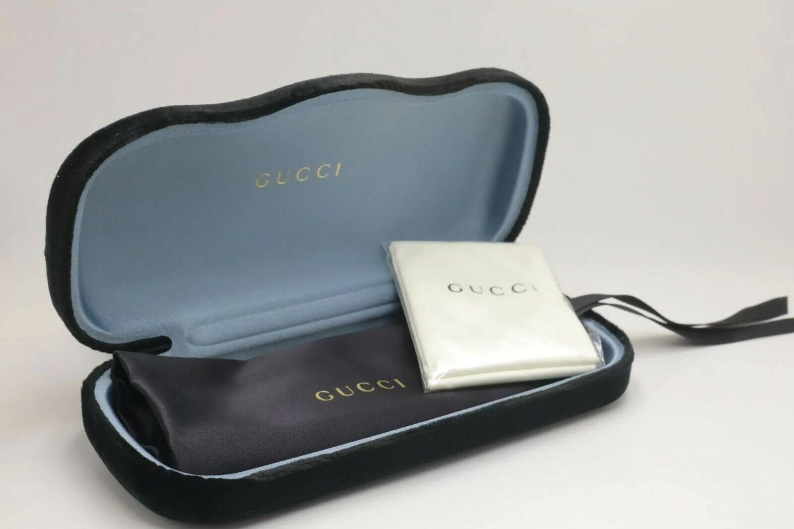 Gucci Authentic Velvet Sunglasses Eyeglasses Case in Black, new