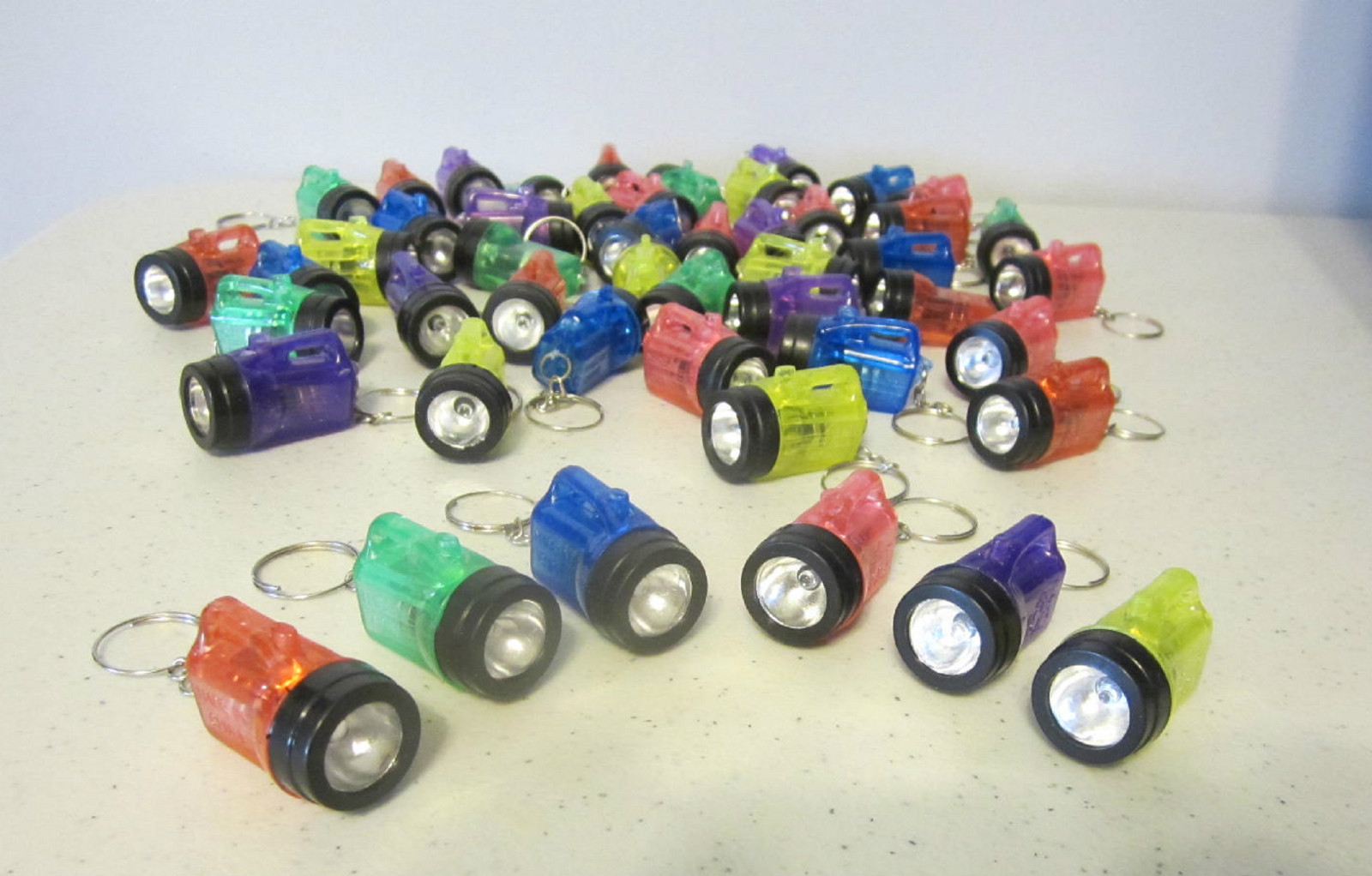 12 NEW FLASHLIGHT KEYCHAINS MINI BULB FLASH LIGHTS KEY CHAIN RINGS PARTY FAVORS