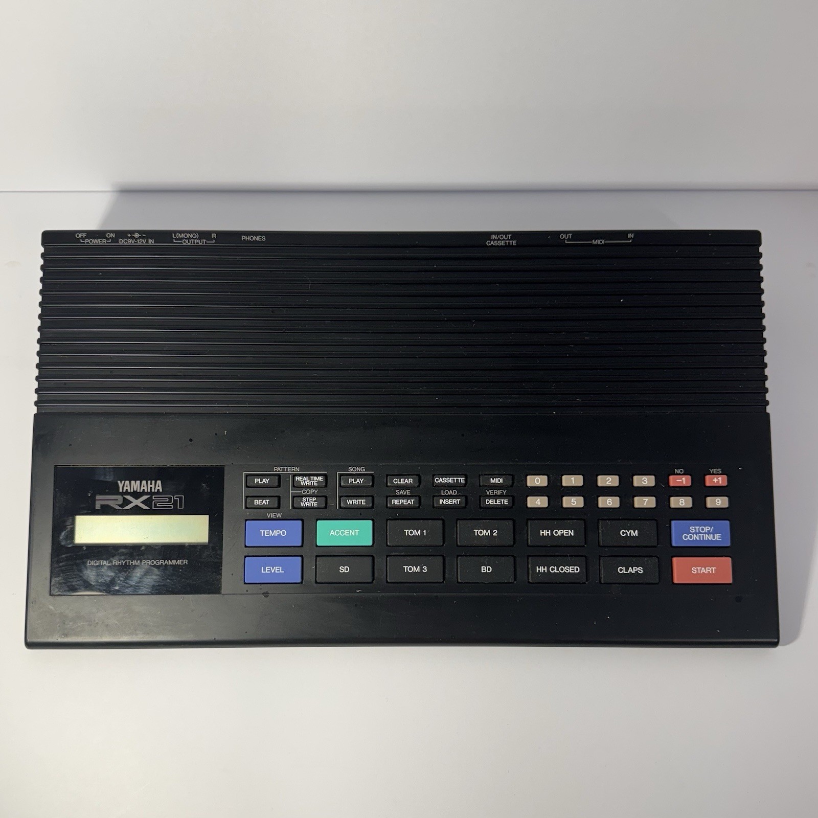 Yamaha RX21 Digital Rhythm Programmer Drum Machine MIDI Tabletop Black UNTESTED