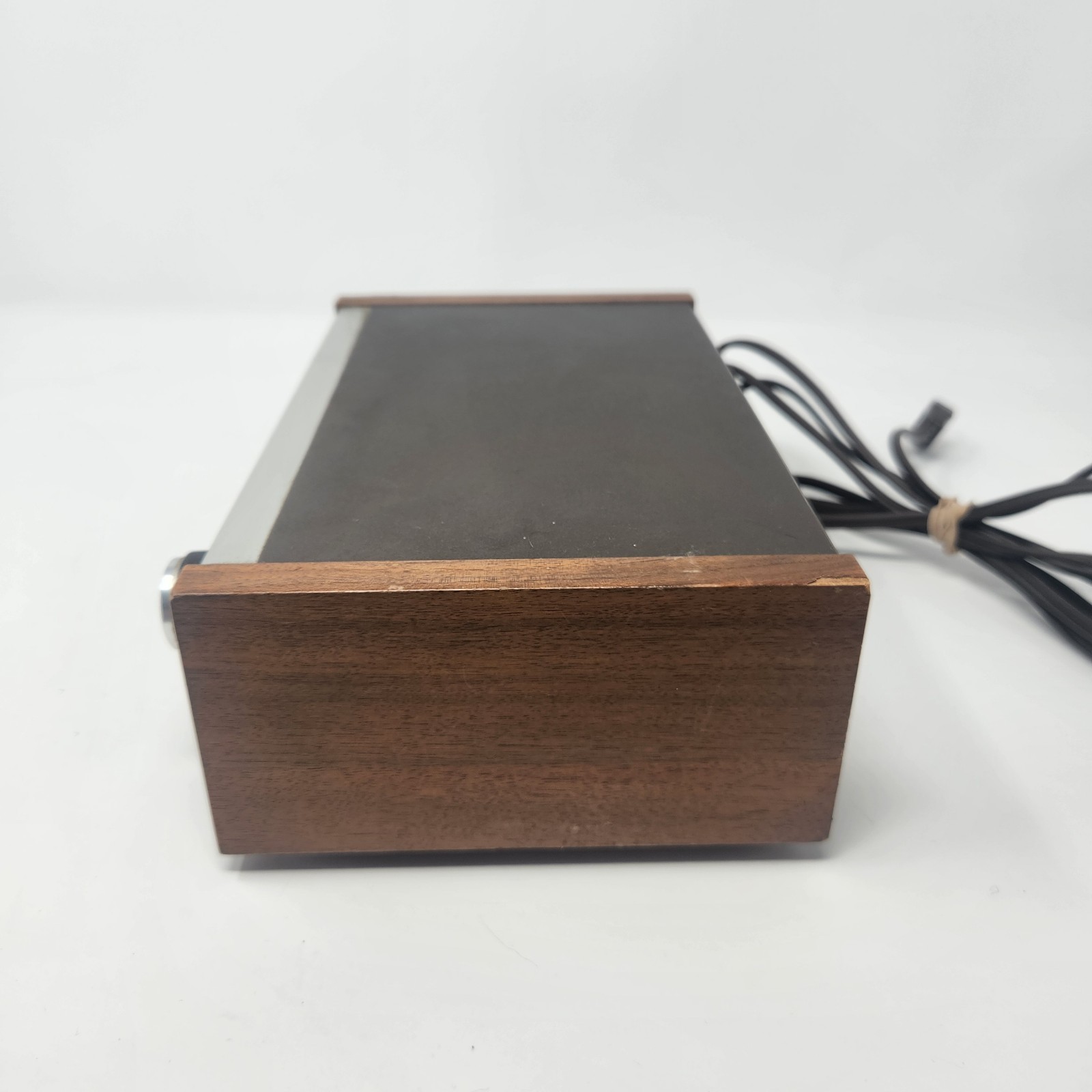 Vintage REALISTIC TM-100 Solid State AM/FM Stereo Tuner Powers On
