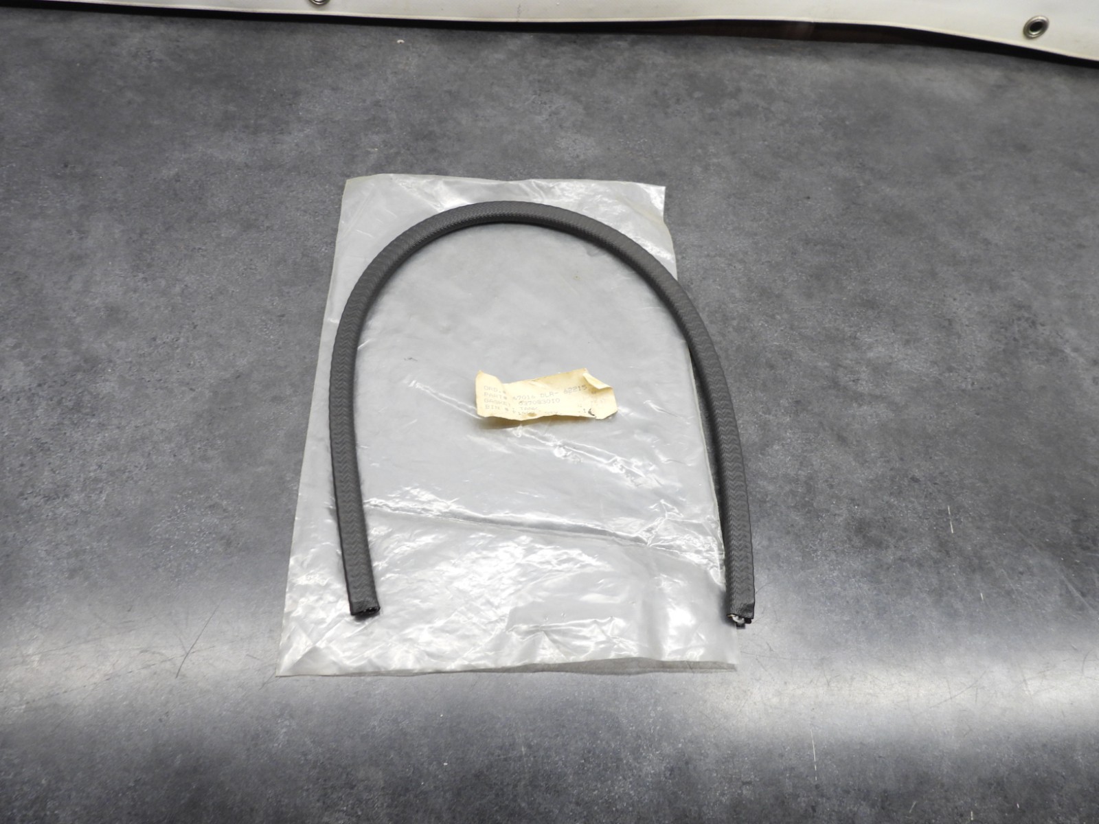 Ducati 907 NOS Gas Tank Gasket 037083010  2621