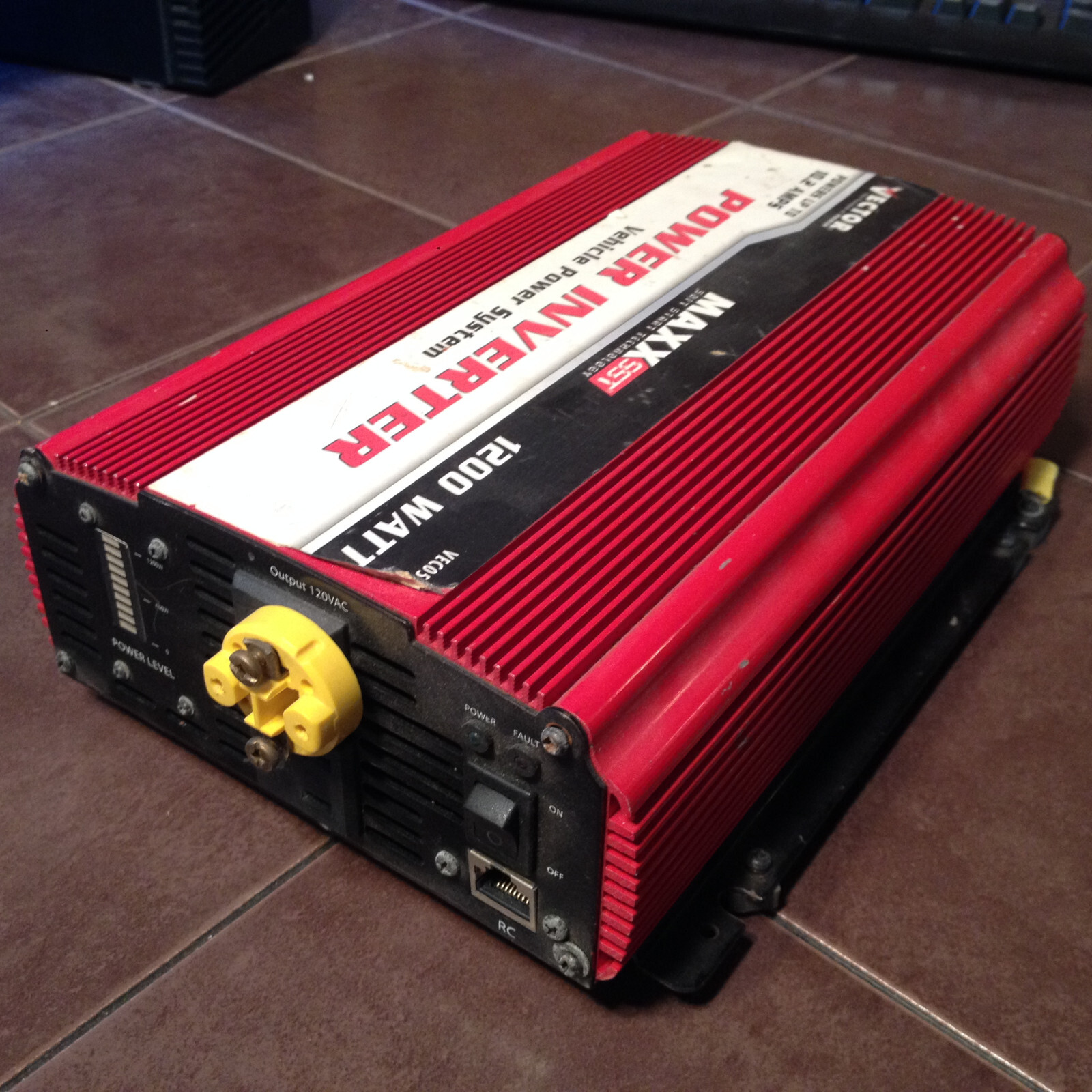 Vector 1200 Watt Power Inverter VEC053D