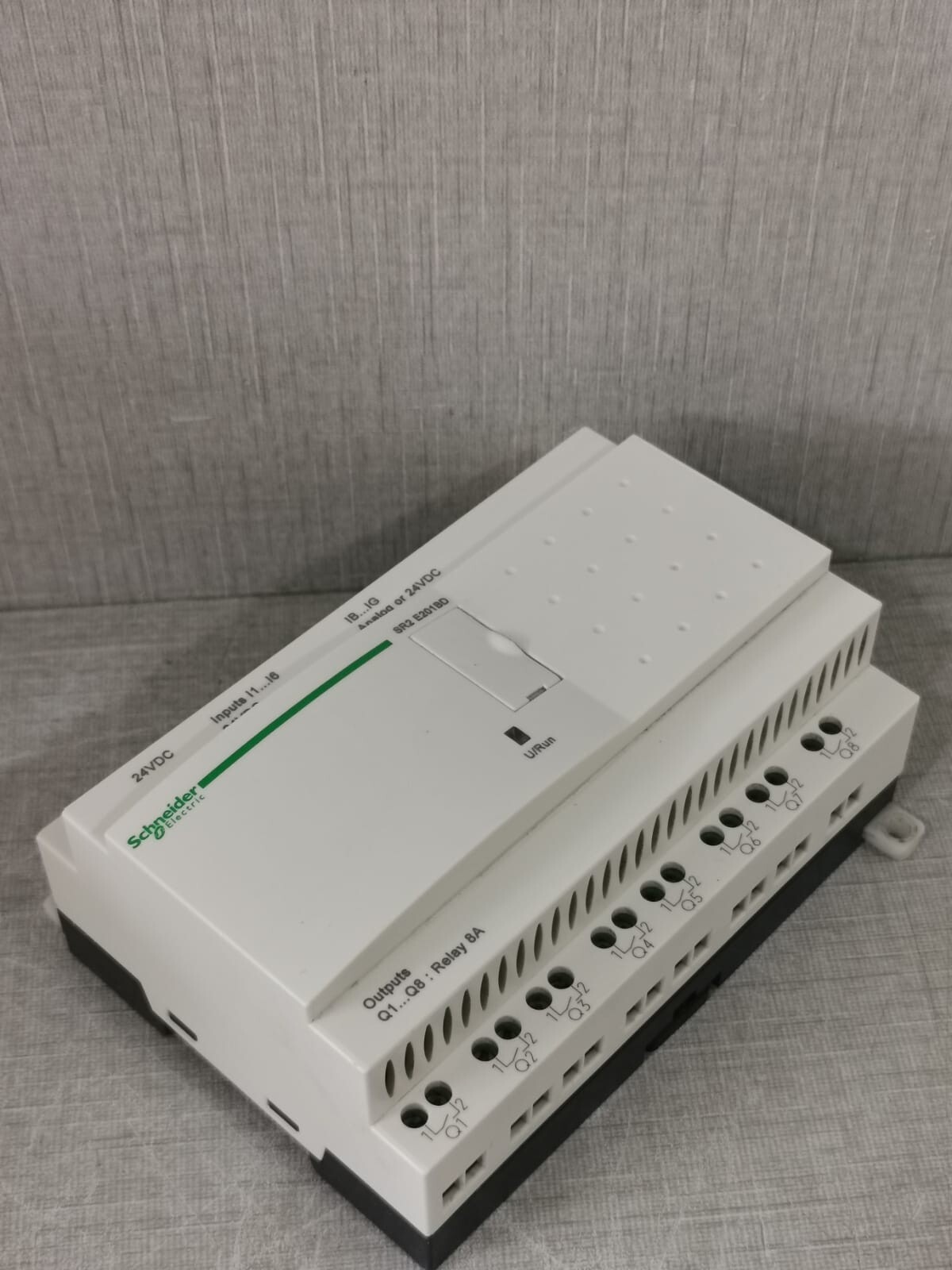 SCHNEIDER ELECTRIC ZELIO SR2 E201BD COMPACT SMART RELAY