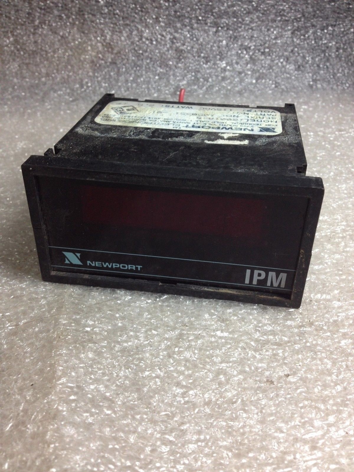 NEWPORT ELECTRONICS 2001A-5 VOLTAGE METER