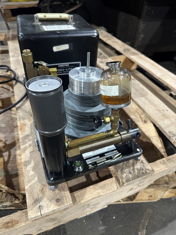 AMETEK BL-4 PORTABLE DEAD WEIGHT PRESSURE TESTER