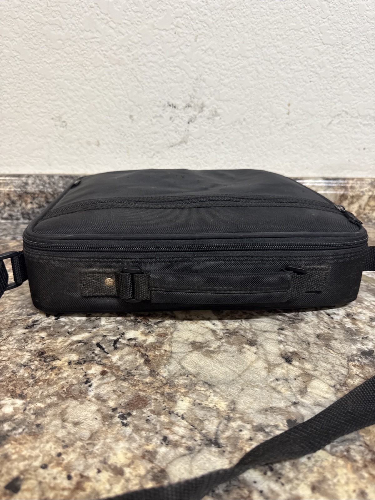 Sony VPL-CS4 LCD Data Projector With Power Cable Remote And Carry Case